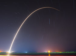 LONG EXPOSURE OF A FALCON 9 LAUNCH SHOWS TRAJECTORY